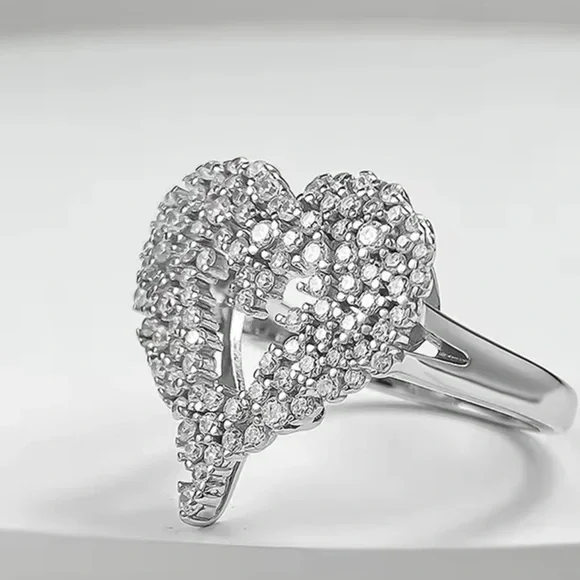 18k 1.5ct Heart Ring - Picture 6 of 12